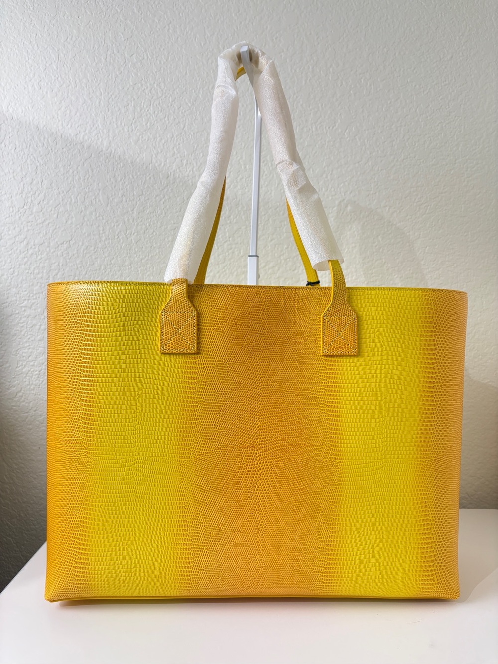 Burberry Marigold Calfskin Lizard Embossed London Tote Large - Picture 6 of 9